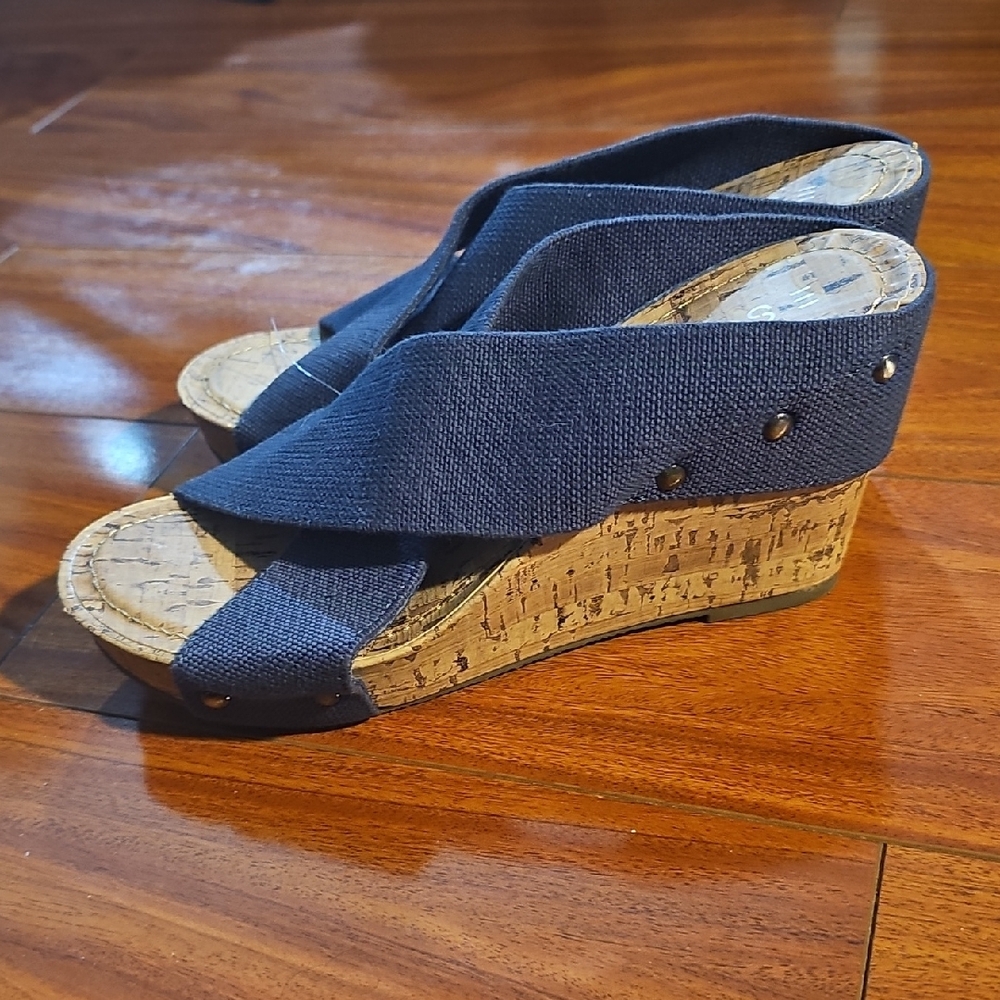 Esprit Blue Sandals with Cross-Strap Design Sz 6.5 NWOT